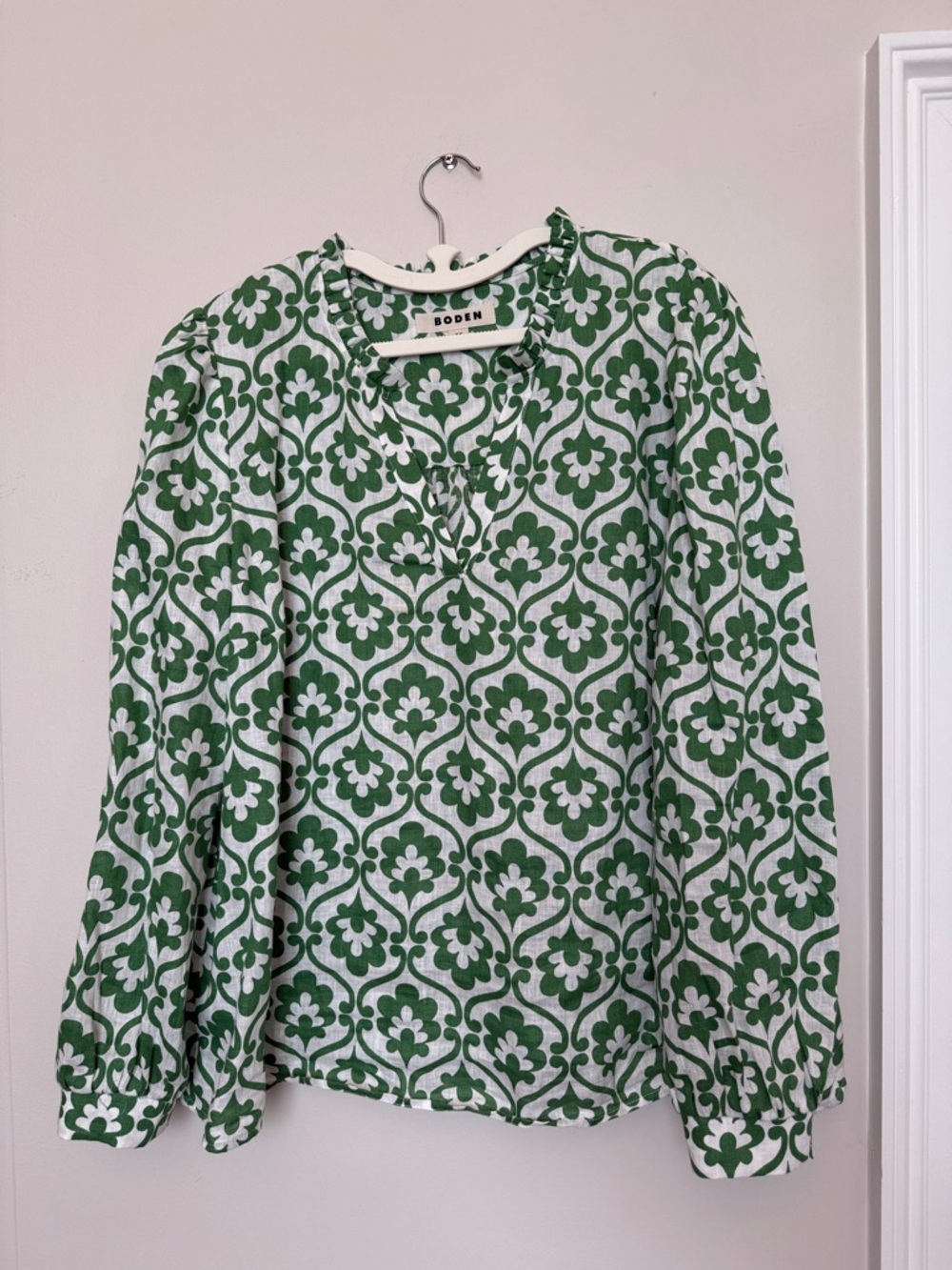 Boden 100% linen Green and White Floral Print V-Neck Blouse